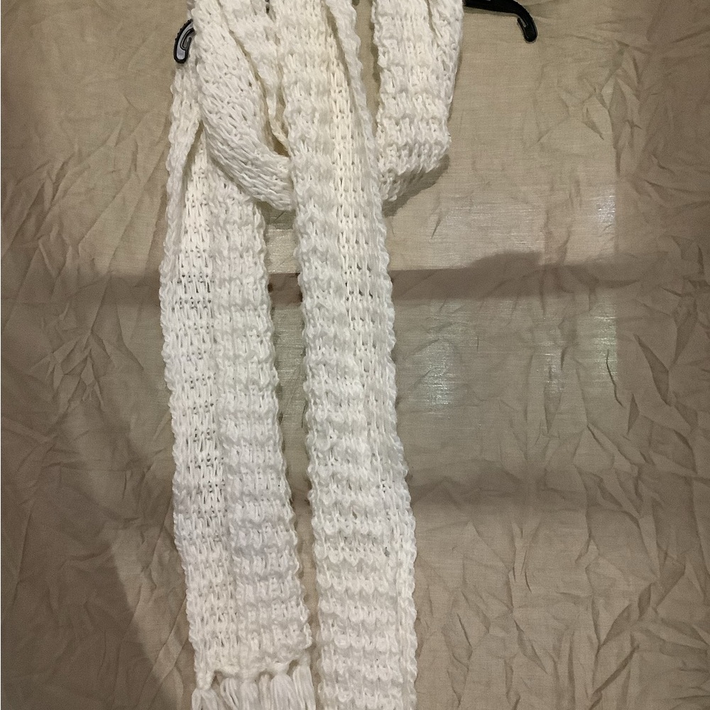 Old Navy Classic White Knit Scarf